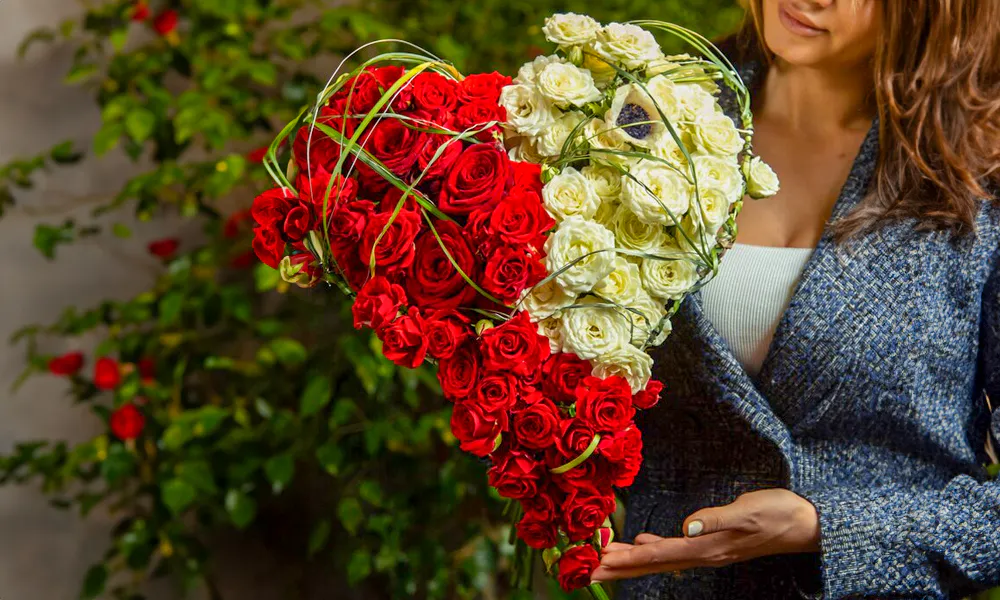 Wedding Anniversary Flowers: The Perfect Blooms for Each Year 20 15th Anniversary: Roses