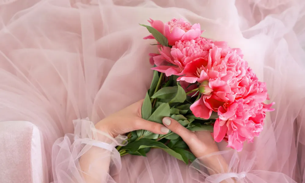 Wedding Anniversary Flowers: The Perfect Blooms for Each Year 14 1st Anniversary: Carnations
