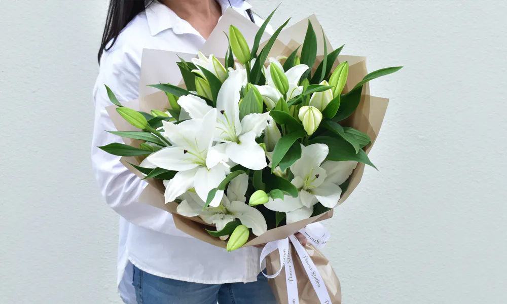Wedding Anniversary Flowers: The Perfect Blooms for Each Year 23 30th Anniversary: Lilies